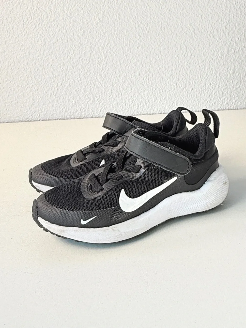 Nike Toddler Running Sneakers Black White Velcro Shoes Size 8C